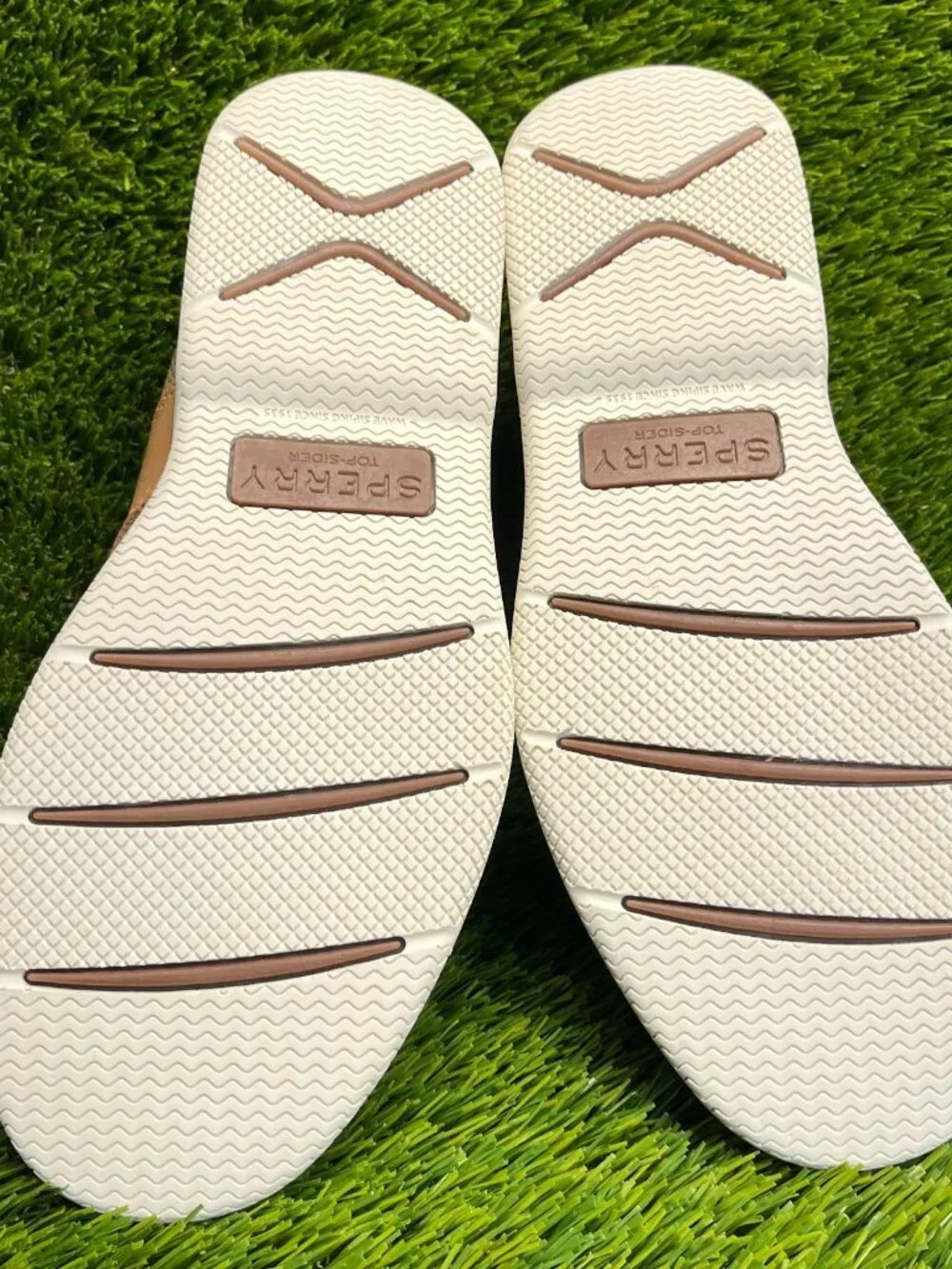 Sperry‎ Surveyo 2-Eye Mens Size 8 Brown White Casual Classic Leather Boat Shoes